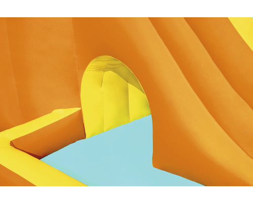 Detail van een opblaasbaar springkussen met ingang