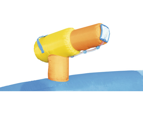 Detail van een opblaasbare waterglijbaan met spuitpistool