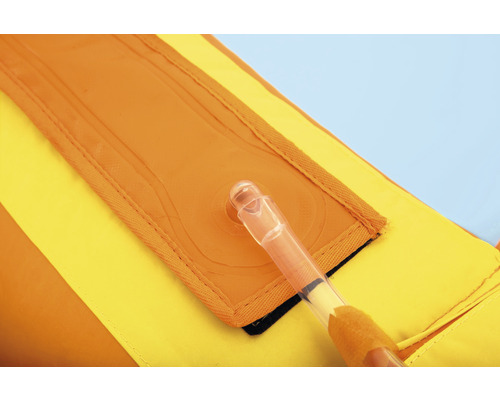 Detail van een opblaasbare zwemband met ventiel