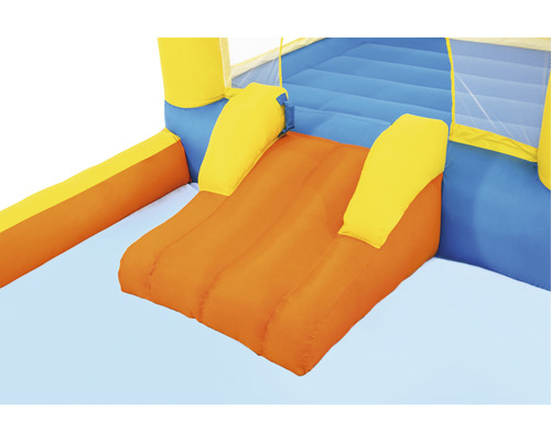 Detailweergave van een opblaasbaar springkussen met glijbaan