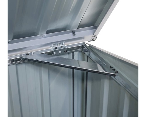 Detailopname van de binnenkant van een metalen tuinkist met open deksel en metalen steunen