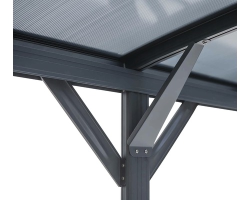 Detail van een tuinpaviljoen met polycarbonaat dak en aluminium frame