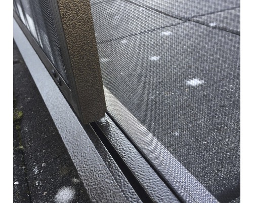 Detailopname van een insectenhor met frame en geleiderail.