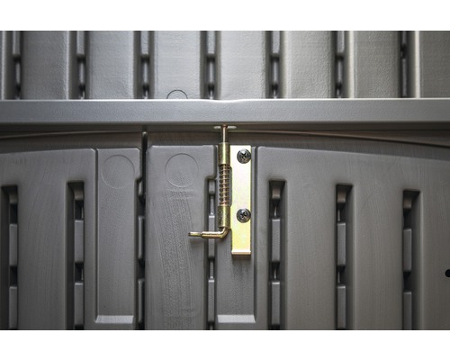 Detailopname van de sluiting van een gereedschapskast