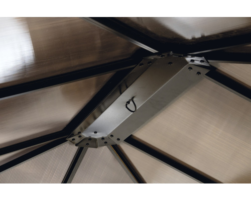 Detailopname van het dakgestel van een tuinpaviljoen