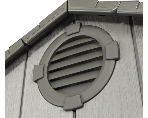 Detailopname van een tuinhuis met een ronde ventilatieopening
