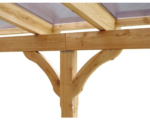 Detail van een houten pergola met transparant dak