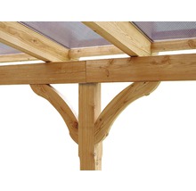 Detail van een houten pergola met transparant dak
