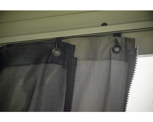 Detailopname van gazebo-gordijnen met ritssluiting en ophangogen