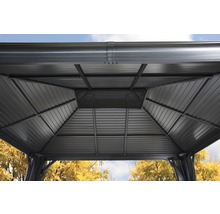 Zicht op het dak van een tuinpaviljoen