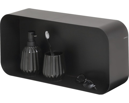 Wandrek met zeepdispenser, tandenborstelbeker, tandenborstel en bril