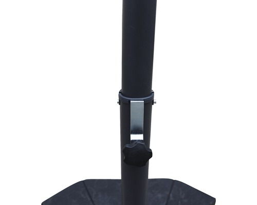 Detail van een parasolvoet met een stelschroef