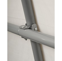 Detailopname van een verbindingsstuk op een metalen frame