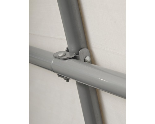 Detailopname van de verbinding van metalen stangen met schroeven