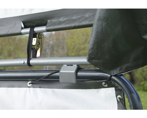 Detailopname van een tuinpaviljoen met ratelspanband, beugel en afdekking.