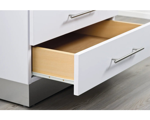 Witte ladekast met open houten lade