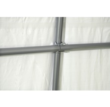 Detail van een metalen buisverbinding voor een tent