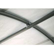 Detailaanzicht van de dakconstructie van een paviljoen met metalen frame en stoffen dak