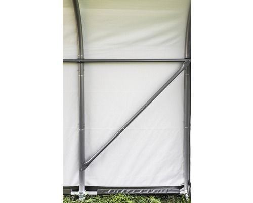 Detailopname van een partytent met steunen en tentzeil.