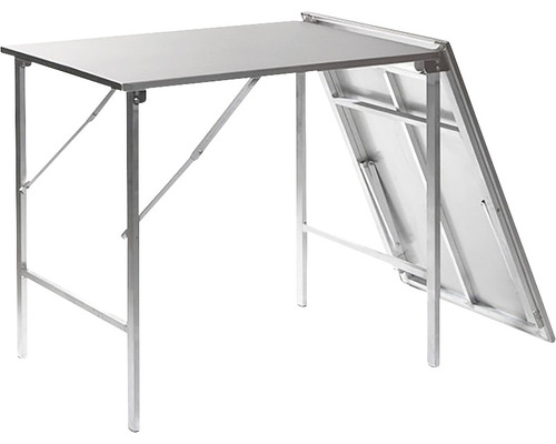 Zilverkleurige inklapbare tafel voor gebruik binnenshuis.