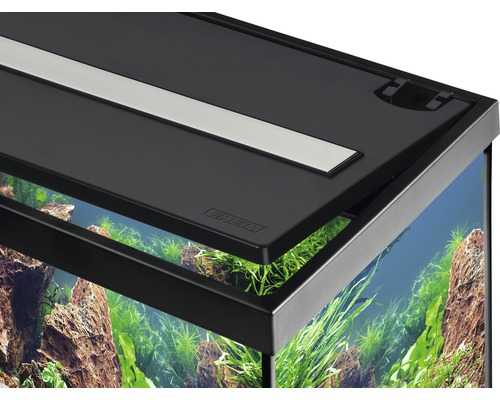 Detailweergave van een geopend aquarium met afdekking