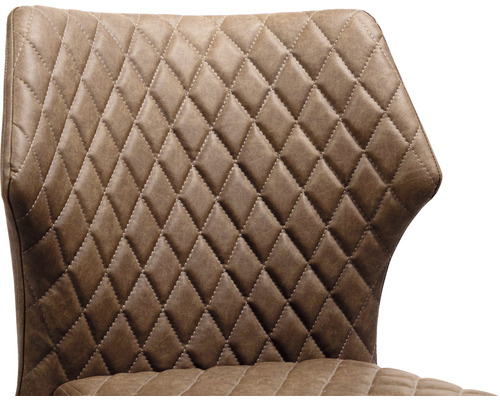 Detailopname van een stoel met ruitpatroon