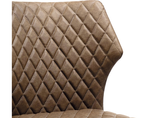 Gedetailleerde weergave van een bruine stoel met ruitpatroon en stiksels