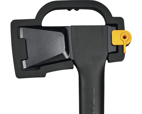 Fiskars bijl met mesbeschermer