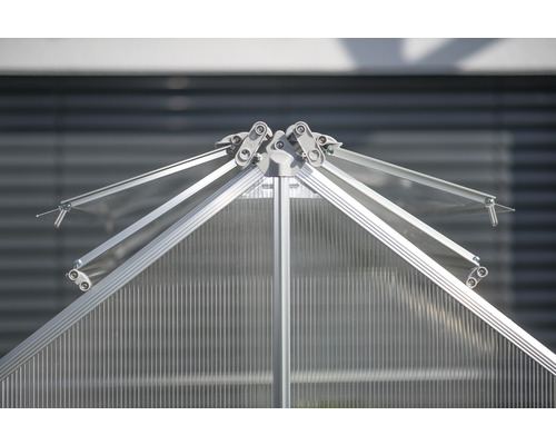 Detailaanzicht van het dakraam van een kas