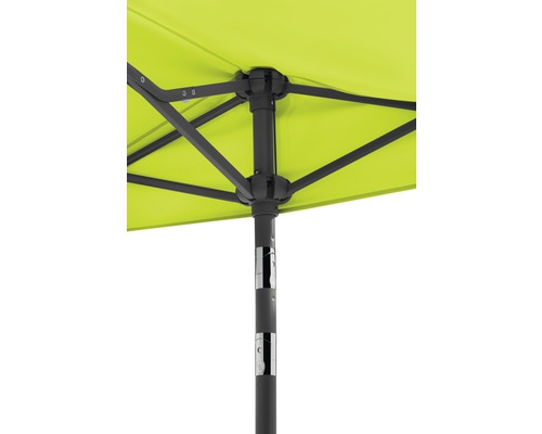 Detailopname van een parasol met frame en mast