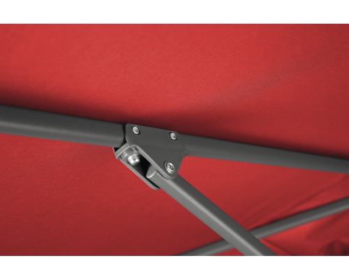 Detailopname van een parasol met frame en stoffen bekleding