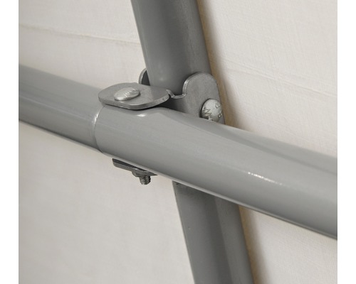 Detailopname van een buisverbinding met schroeven