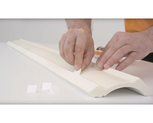 Montageband aanbrengen op een sierlijst