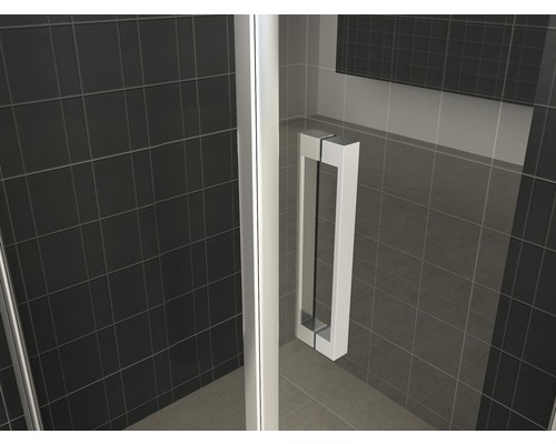 Gedetailleerd aanzicht van een douchecabine met handgreep en donkere tegels