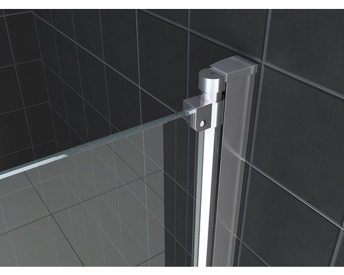 Detail van een douchecabine met frame en glazen wand