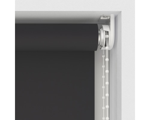 Detailopname van een grijs rolgordijn met bedieningsketting