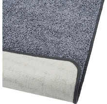 Grijze badmat met antislip achterkant.