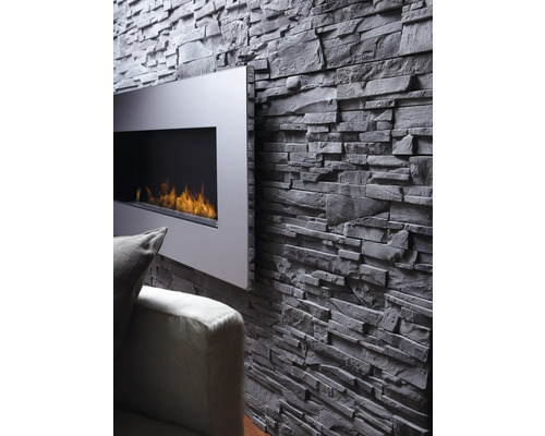 Woonkamermuur met steenstrips en open haard