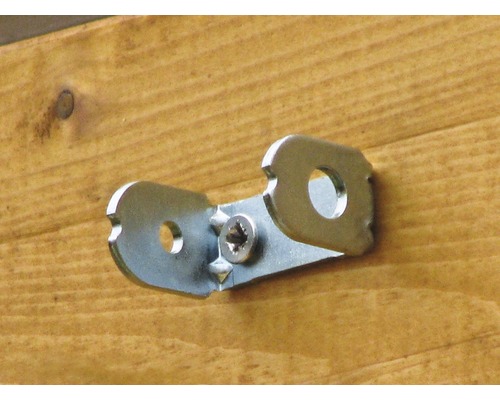 Metalen hoek bevestigd aan een houten muur