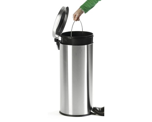 Roestvrijstalen pedaalemmer met uitneembare binnenemmer in open toestand