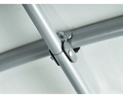 Detailopname van verbonden metalen buizen met schroefverbinding.