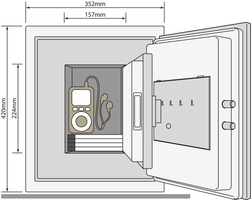 Geopende kluis met afmetingen, inhoud: muziekspeler en hoofdtelefoon