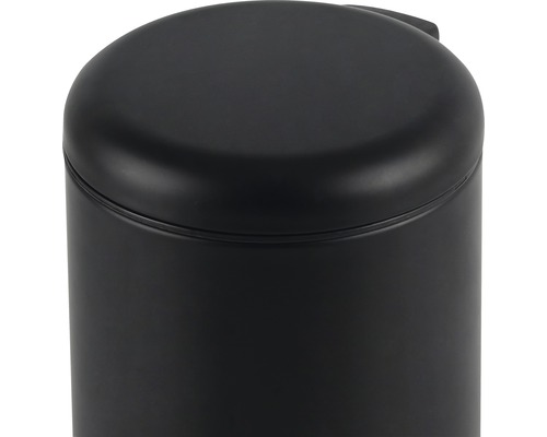 Detail van een zwarte afvalemmer met deksel