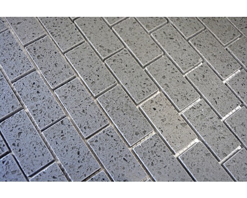 Grijze mozaïektegels in baksteenlook