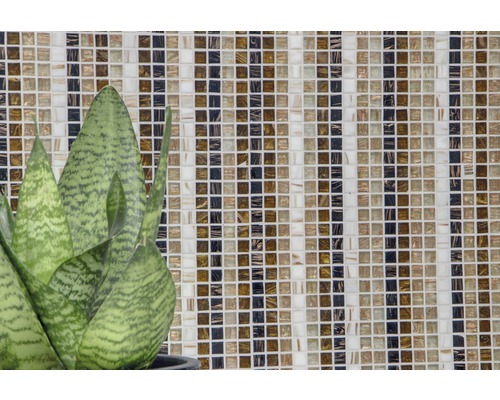 Mozaïektegelwand met plantaccent