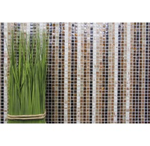 Decoratieve groene kunstplant voor een mozaïekwand van glas