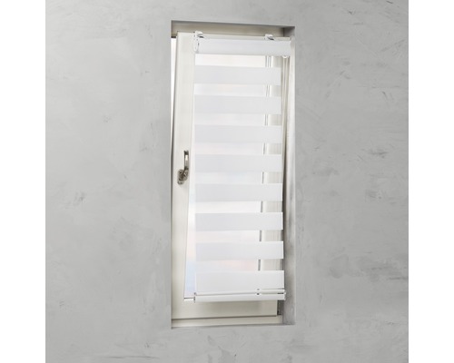 Wit duo rolgordijn op het raam