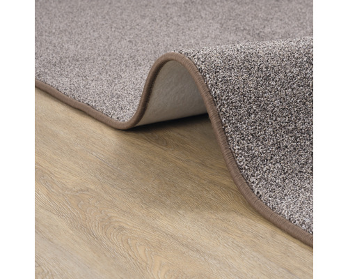 Detailopname van een vloerkleed met textielrug en rand