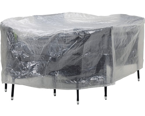 Tuinmeubelset onder transparante beschermhoes