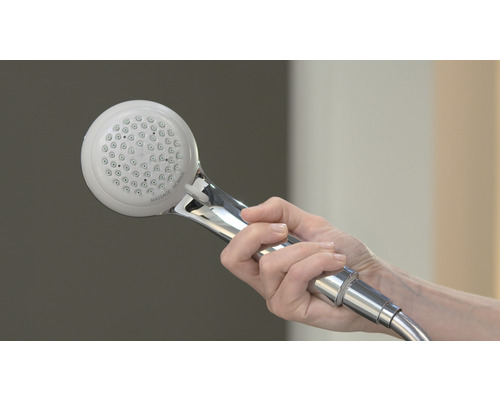 Handdouche met verschillende straalsoorten in hand